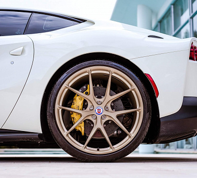 Фото дисков HRE P101 на Ferrari 812