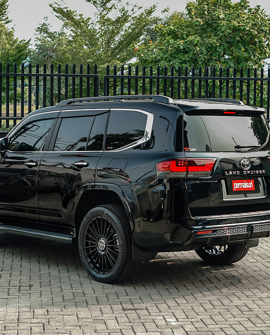 Фото дисков HF-8 Черный глянец на Toyota Land Cruiser 300