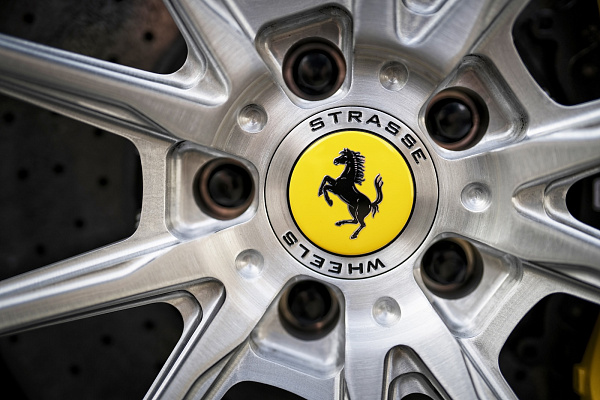 Фото дисков Strasse Wheels SV10 Track Сатиновый лак на Ferrari SF90