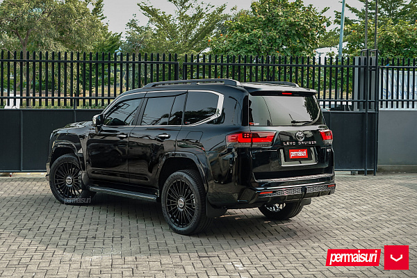 Фото дисков Vossen HF-8 Черный глянец на Toyota Land Cruiser 300