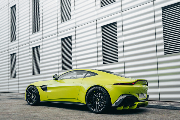 Фото дисков Brixton Forged PF8 Черный сатин на Aston Martin Vantage 4