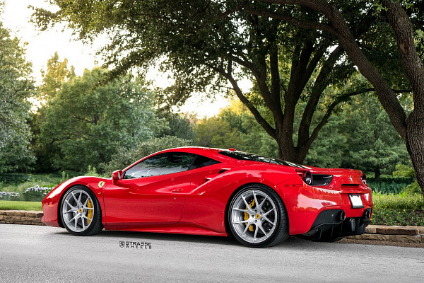 Фото дисков Strasse Wheels SM5R Deep Concave Monoblock Глянцевый лак на Ferrari 488