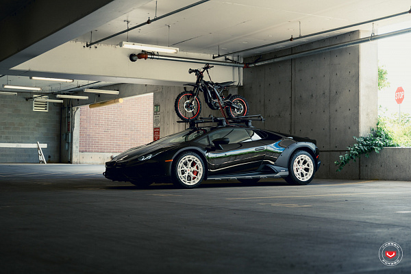 Фото дисков Vossen LC3-01T Белый глянец на Lamborghini Huracan