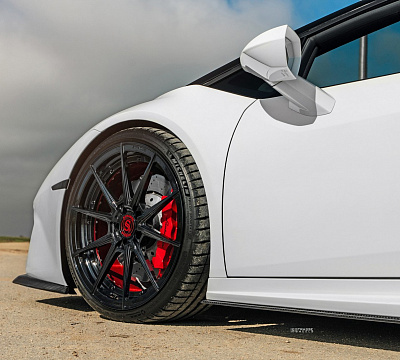 Фото дисков Strasse Wheels SV10 Deep Concave Duoblock на Lamborghini Huracan