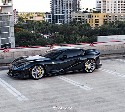 Фото дисков Anrky AN38 на Ferrari 812