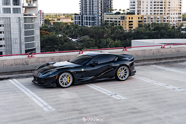 Фото дисков Anrky AN38 Глянцевый лак на Ferrari 812