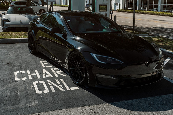 Фото дисков Anrky AN28 Черный глянец на Tesla Model S