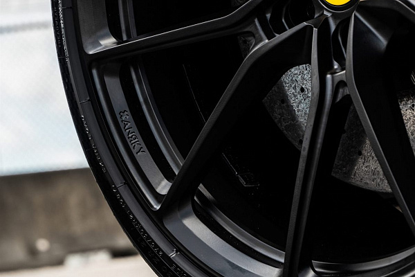 Фото дисков Anrky AN12 Черный сатин на Ferrari 812