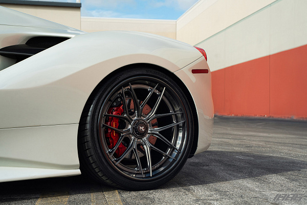 Фото дисков 1886 Wheels XR004 Сатиновый графит на Ferrari 488
