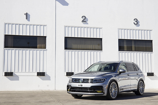 Фото дисков Rotiform DUS Глянцевый лак на Volkswagen Touareg II