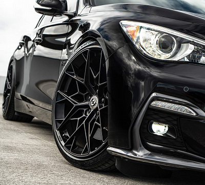 Фото дисков HRE FF10 на Infiniti Q50