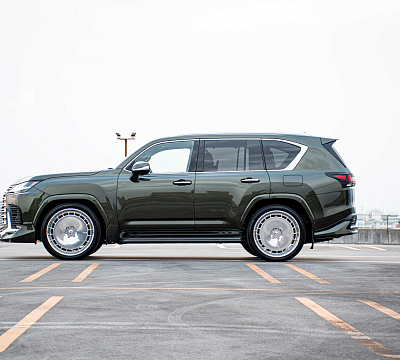 Фото дисков HRE 935 на Lexus LX IV