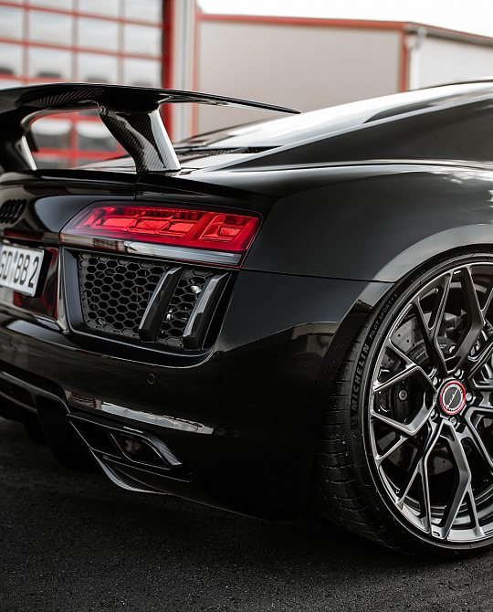 Фото дисков PF10 Сатиновый темный лак на Audi R8 (4S)