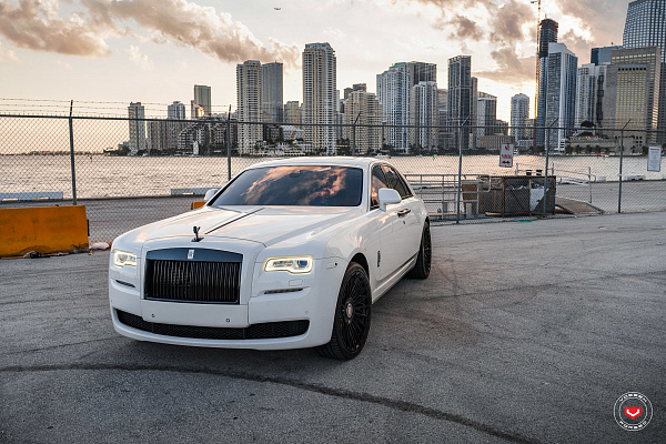 Фото дисков Vossen S17-15T Черный глянец на Rolls-Royce Ghost I