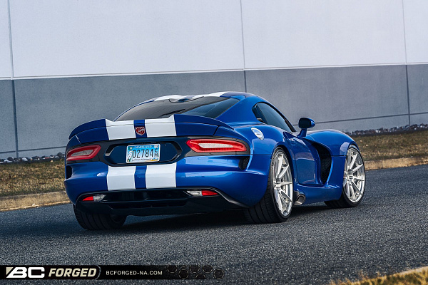 Фото дисков BC Forged HCS04 Глянцевый лак на Dodge Viper