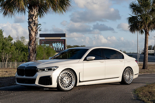 Фото дисков Strasse Wheels SV20 Deep Concave FS Глянцевый лак на BMW 7 (G11/G12)
