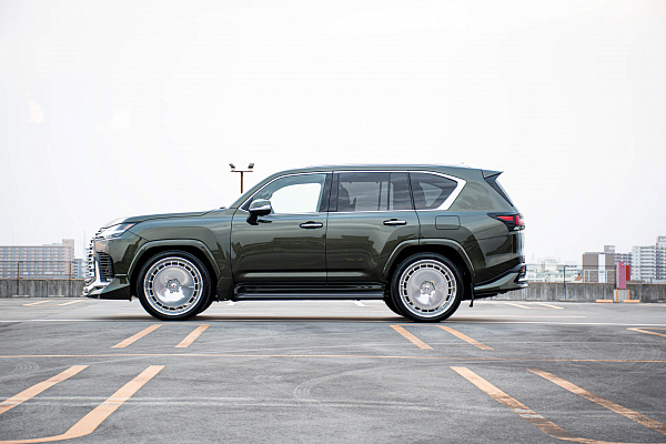 Фото дисков HRE 935 Полированный лак на Lexus LX IV