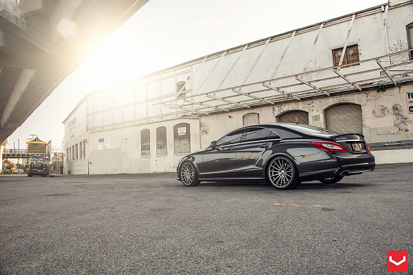 Фото дисков Vossen VFS-2 Глянцевый графит на Mercedes-Benz CLS (C218)