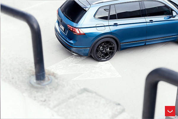Фото дисков Vossen HF-5 Черный глянец на Volkswagen Tiguan II