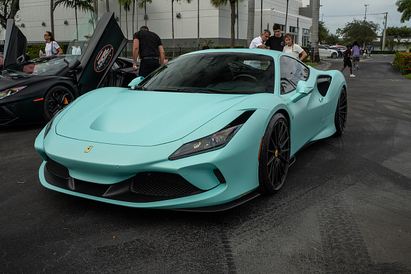 Фото дисков Strasse Wheels SV15 Deep Concave Duoblock Черный матовый на Ferrari F8