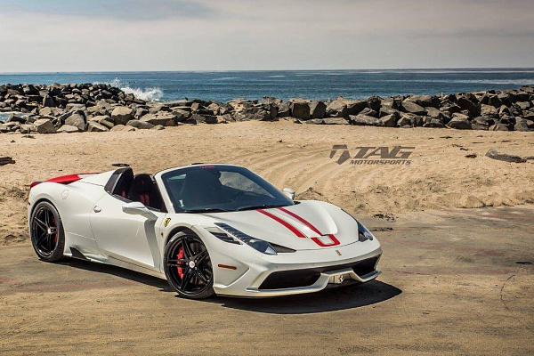 Фото дисков HRE P107 Черный глянец на Ferrari 458