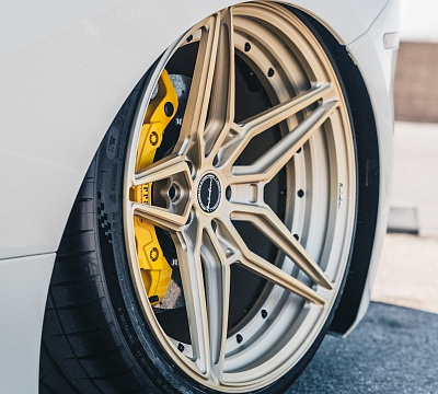 Фото дисков MV Forged VL22 на Ferrari 488