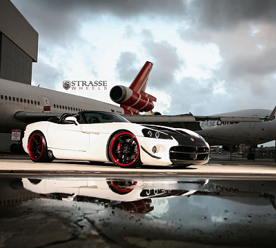Фото дисков Strasse Wheels S5 Deep Concave на Dodge Viper