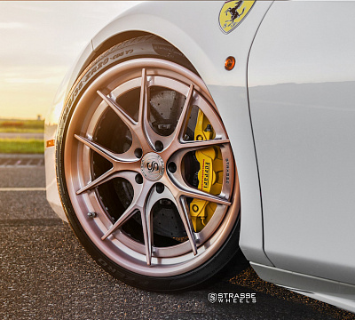 Фото дисков Strasse Wheels SM5R Deep Concave FS на Ferrari 488