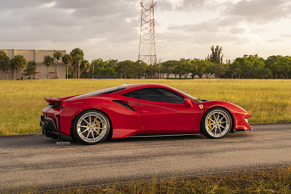 Фото дисков Strasse Wheels SV10 Deep Concave FS Глянцевый лак на Ferrari 488
