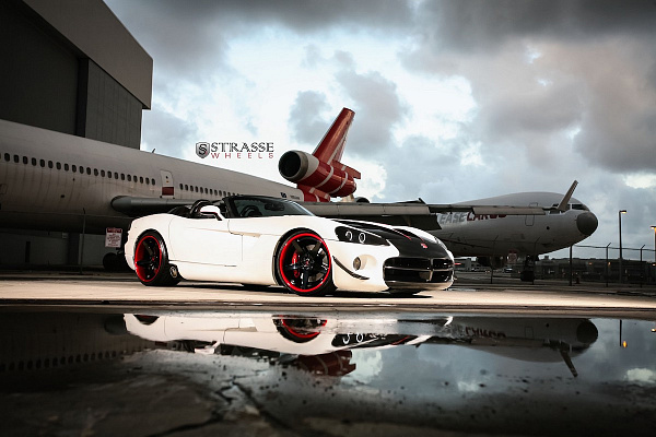 Фото дисков Strasse Wheels S5 Deep Concave Другой цвет на Dodge Viper