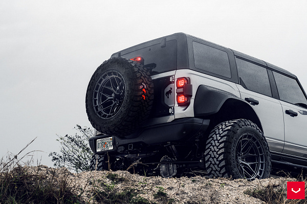 Фото дисков Vossen HFX-1 (6-Lug) Черный глянец на Ford Bronco