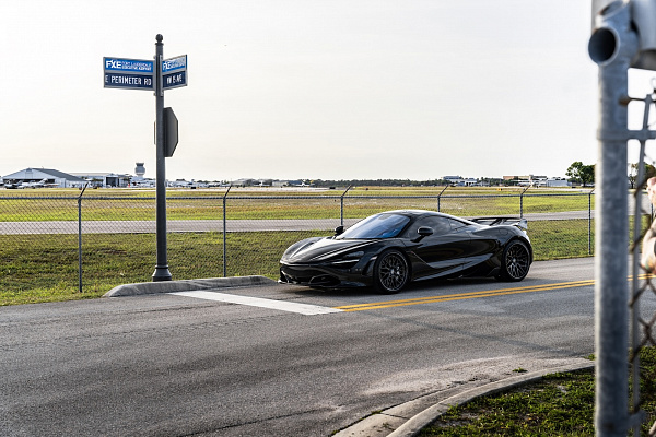 Фото дисков Strasse Wheels SV10M Deep Concave FS Другой цвет на McLaren 720S