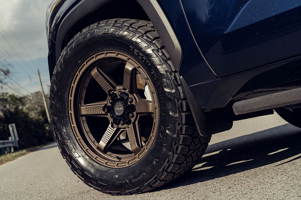 Фото дисков 4PLAY 4PS63 Сатиновая бронза на Toyota Sequoia III