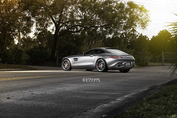 Фото дисков Strasse Wheels SM5R Deep Concave Monoblock Сатиновый темный лак на Mercedes-Benz AMG GT I