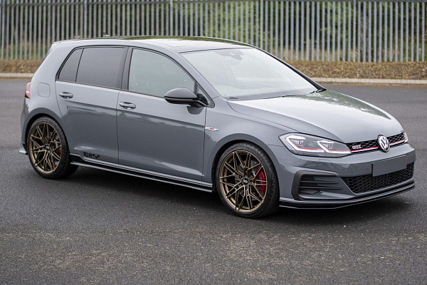 Фото дисков Bola FLV Сатиновая бронза на Volkswagen Golf VII