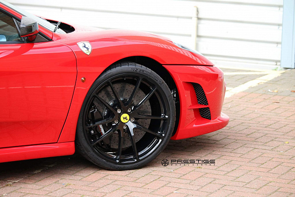 Фото дисков HRE P104 Черный глянец на Ferrari F430