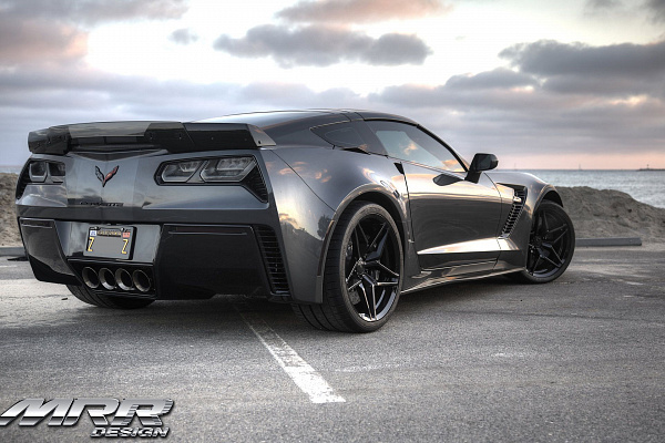 Фото дисков MRR M755 Черный глянец на Chevrolet Corvette C7