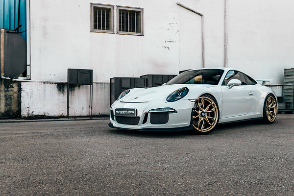 Фото дисков HRE P201 Сатиновое золото на Porsche 911 VII