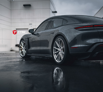 Фото дисков HRE P104SC на Porsche Taycan I