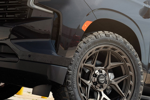 Фото дисков 4PLAY 4P55 Сатиновая бронза на Chevrolet Tahoe V