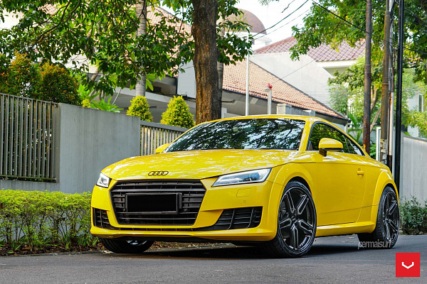 Фото дисков Vossen HF-1 Глянцевый темный лак на Audi TT (8S)
