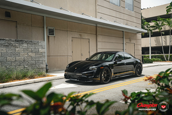 Фото дисков Vossen RS92 Черный глянец на Porsche Taycan I