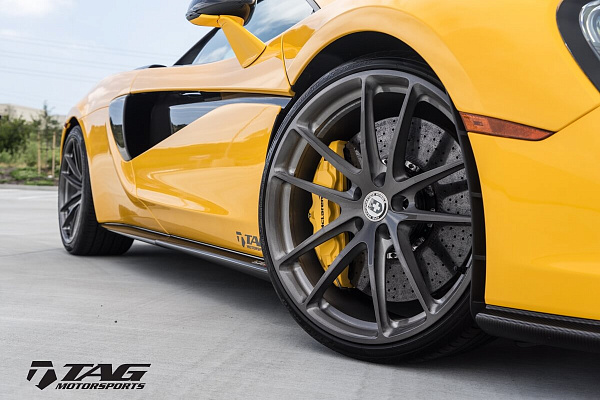 Фото дисков HRE P104 Глянцевый тонированный лак на McLaren 570S