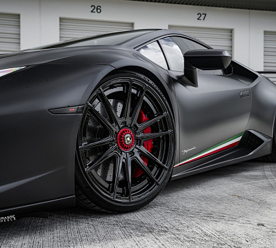 Фото дисков Strasse Wheels SV12 Deep Concave Duoblock на Lamborghini Huracan