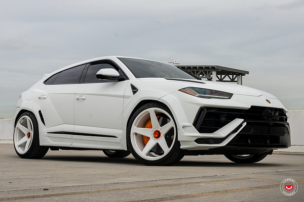 Фото дисков Vossen GEN-01 Белый глянец на Lamborghini Urus