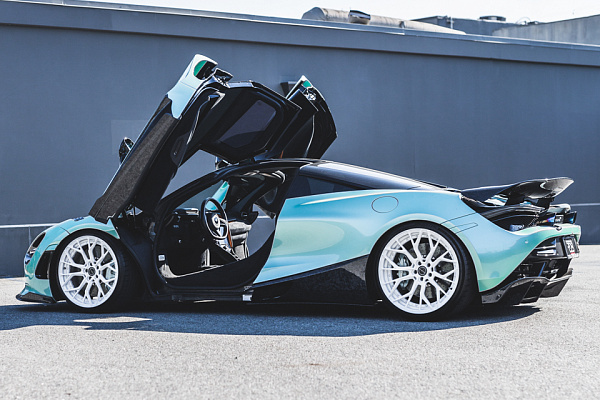 Фото дисков Brixton Forged PF10 Белый глянец на McLaren 720S