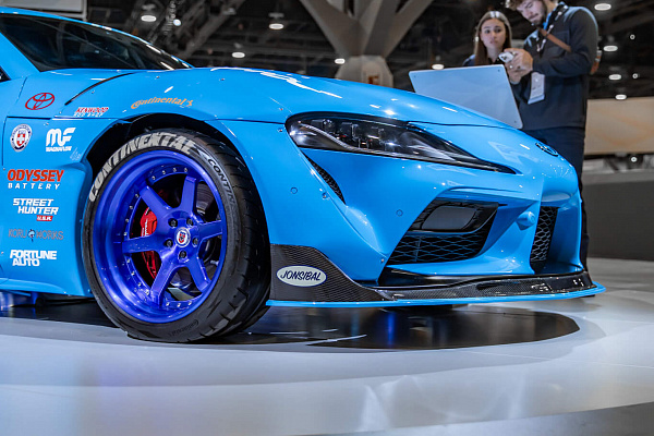 Фото дисков HRE C106 Синий глянец на Toyota Supra A90