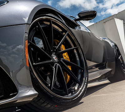 Фото дисков Anrky AN33 на Aston Martin DBS 3
