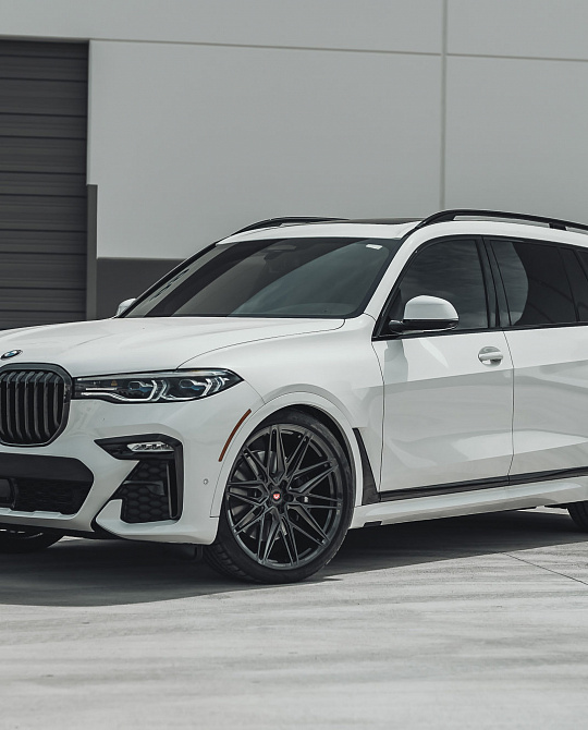 Фото дисков EVO-5 Черный глянец на BMW X7 (G07)