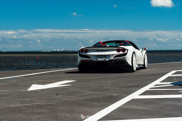 Фото дисков Anrky RS7.3 Белый сатин на Ferrari F8